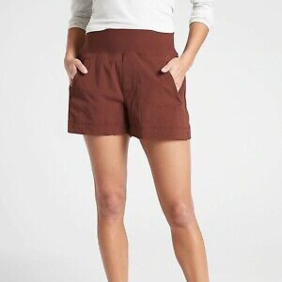 Athleta Pants - Athleta Trekkie North Short in Mahogany Size 2